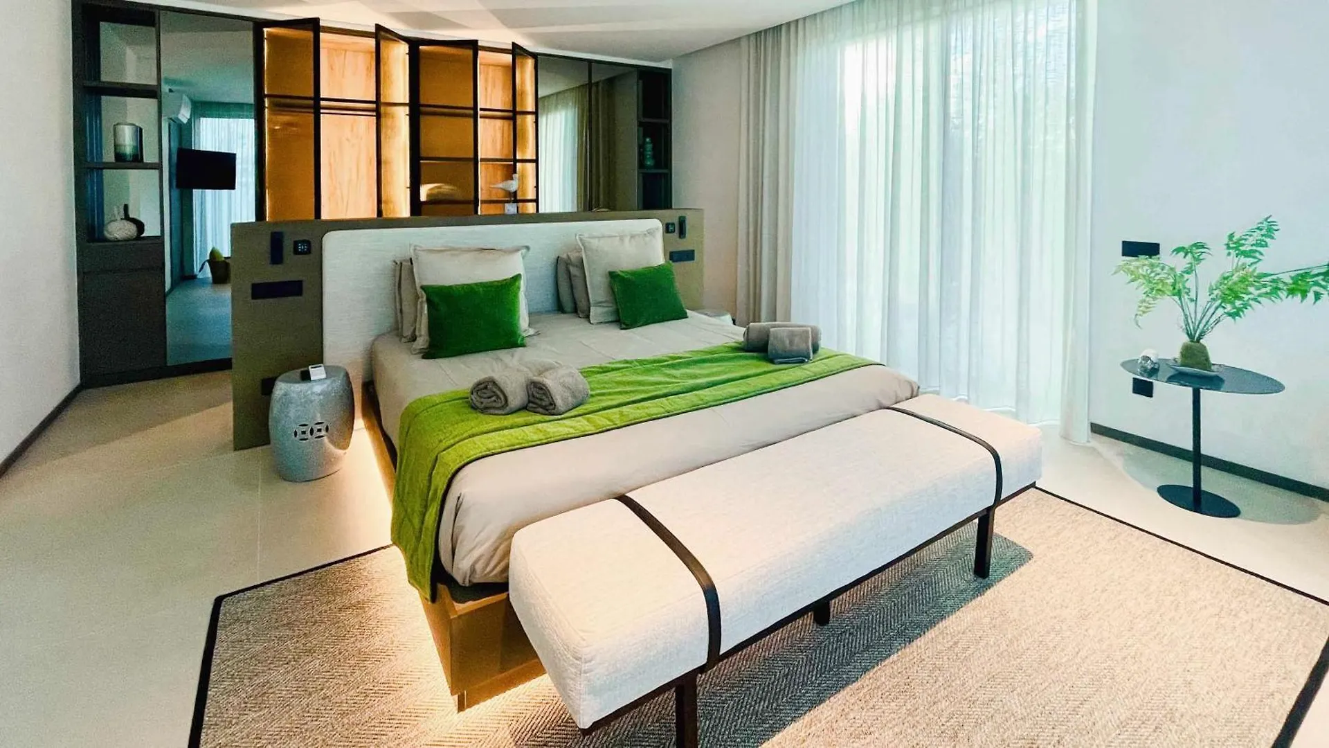 Algarve Escape With Pool Gym & Rooftop Jacuzzi Guia  Portugália