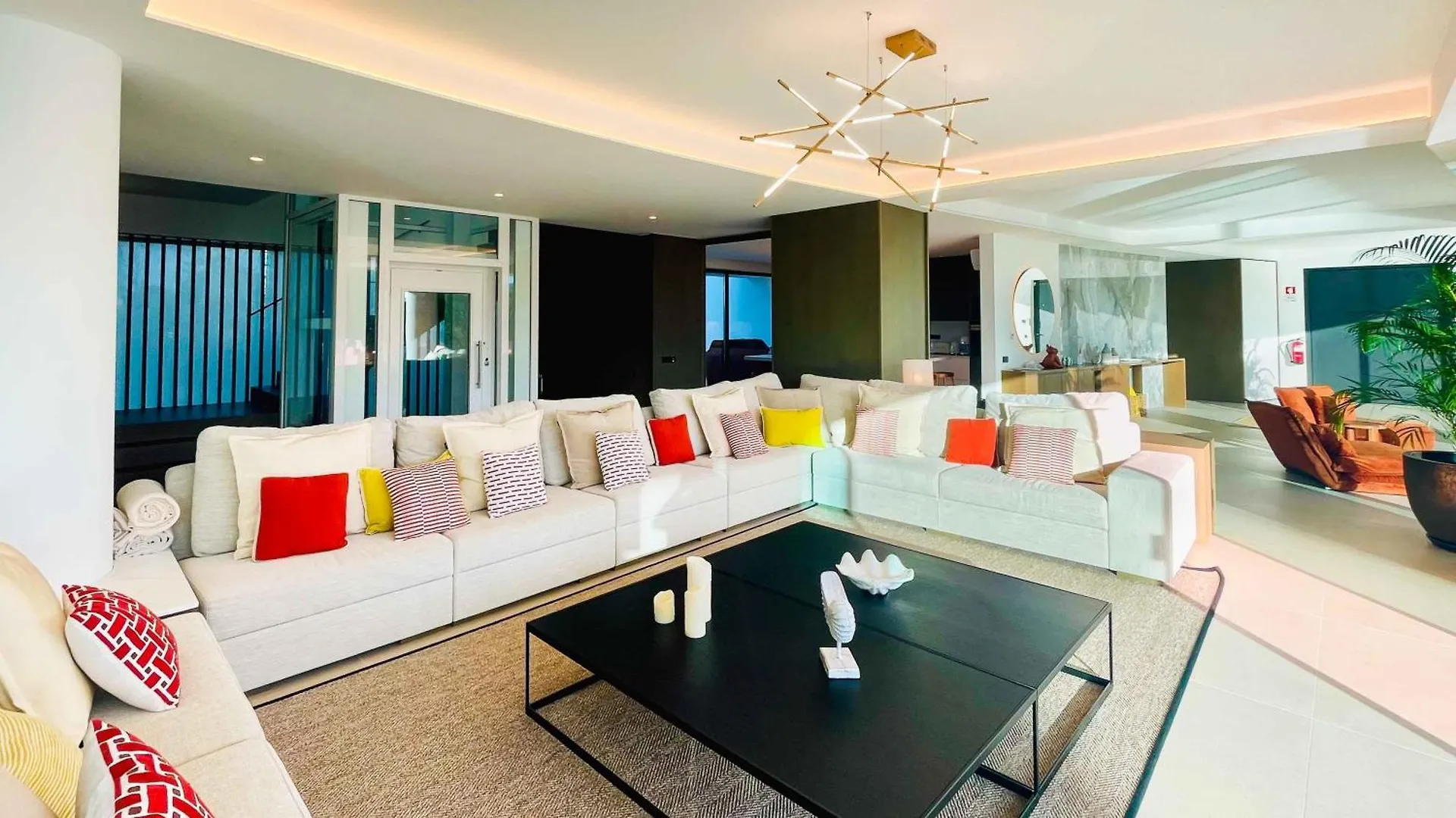 Algarve Escape With Pool Gym & Rooftop Jacuzzi Guia  Portugália