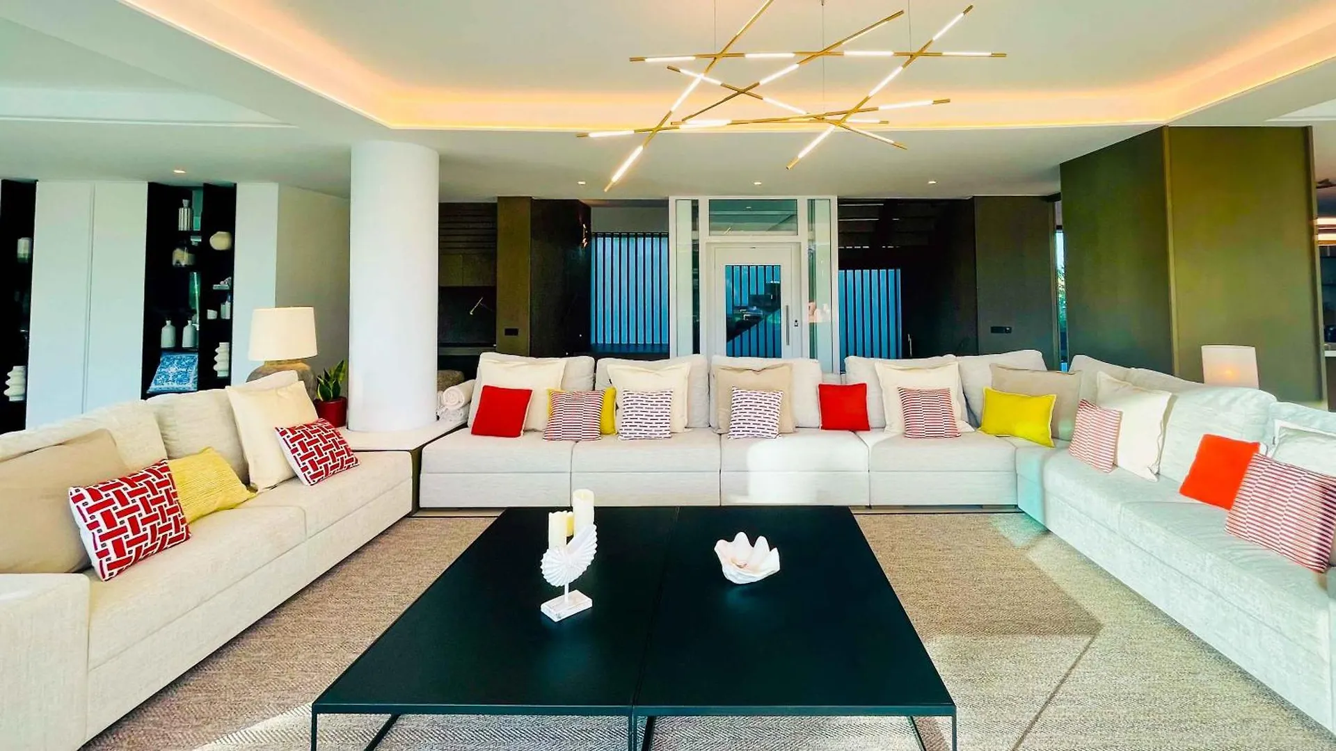 Villa Algarve Escape With Pool Gym & Rooftop Jacuzzi Guia