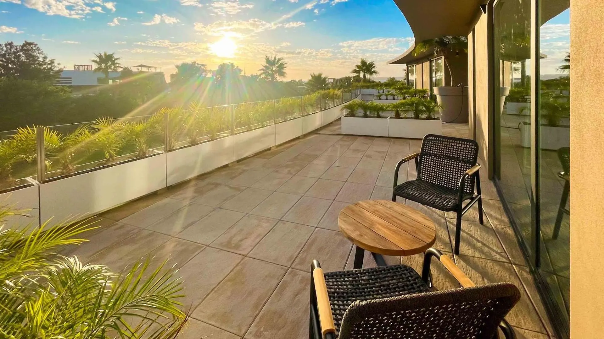 Algarve Escape With Pool Gym & Rooftop Jacuzzi Guia  Villa